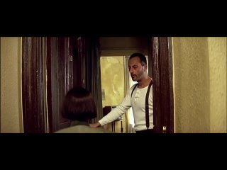 leon opens the door to matilda. excerpt from the film (leon leon) 1994